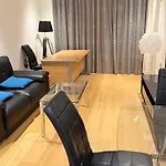 Modern & Lovely - Central One-Bed Apt