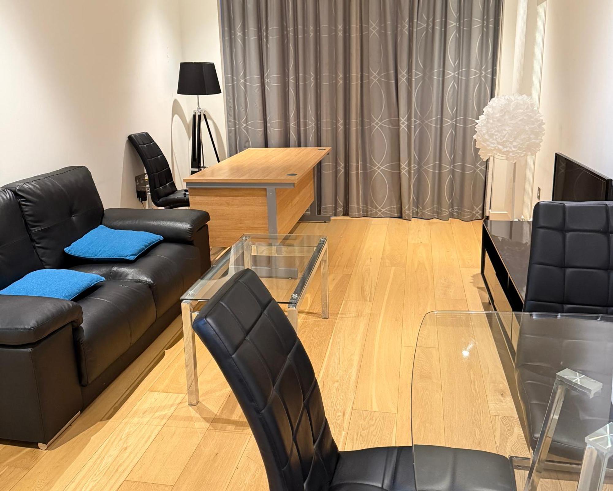 Modern & Lovely - Central One-Bed Apt