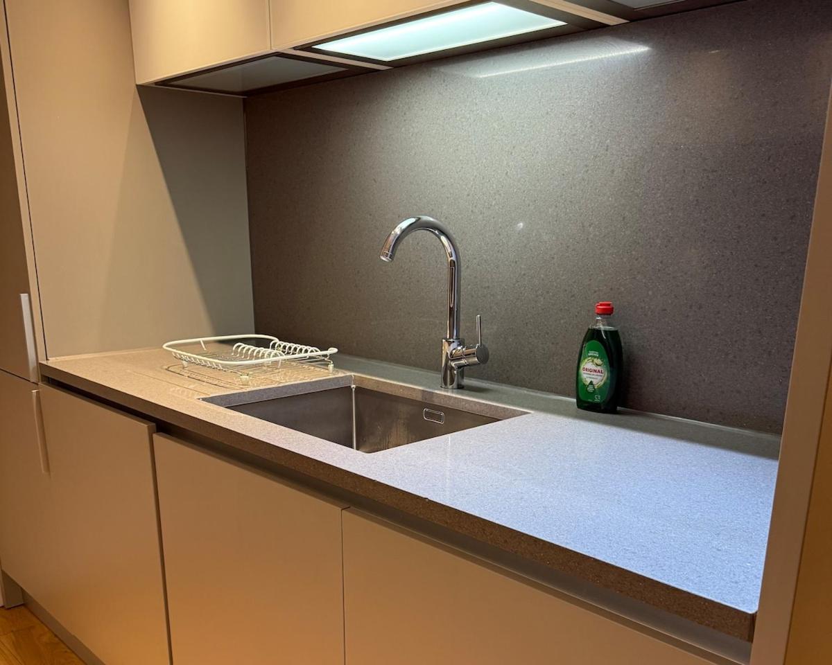 Modern & Lovely - Central One-Bed Apt